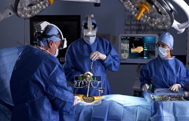 How Robotics is Revolutionizing Spinal Surgeries